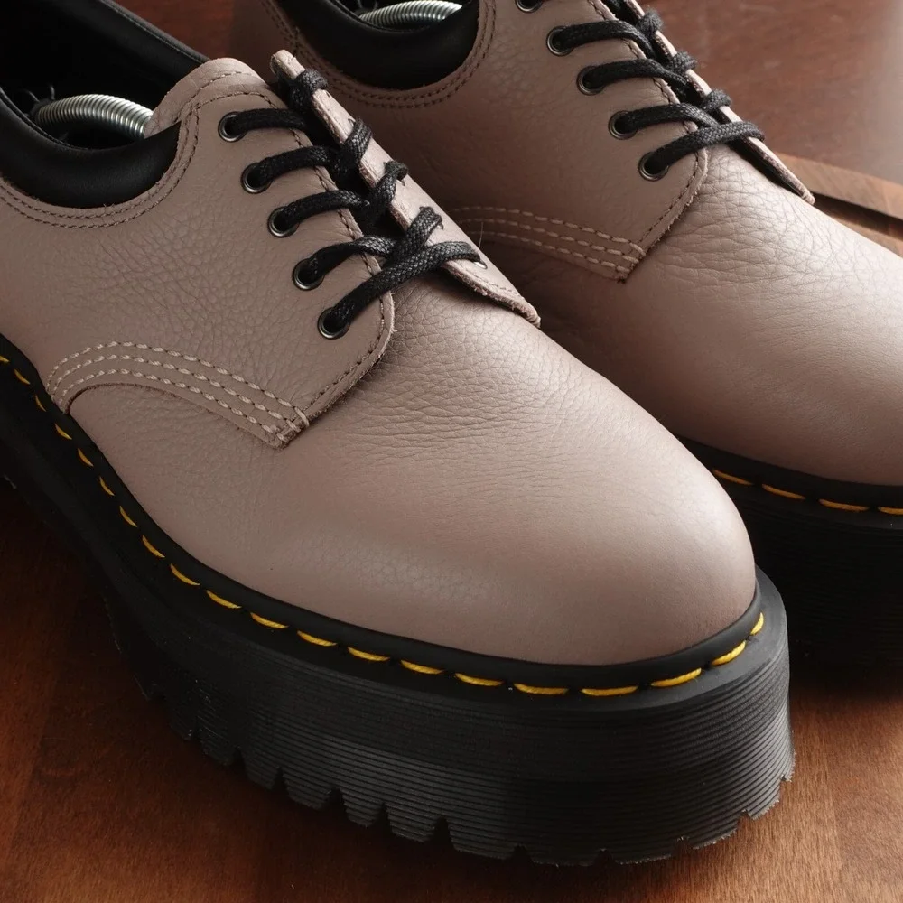Dr. Martens Oxfords Womens SZ 10 M9 Taupe 8053 Quad Leather Platform Shoe Preppy